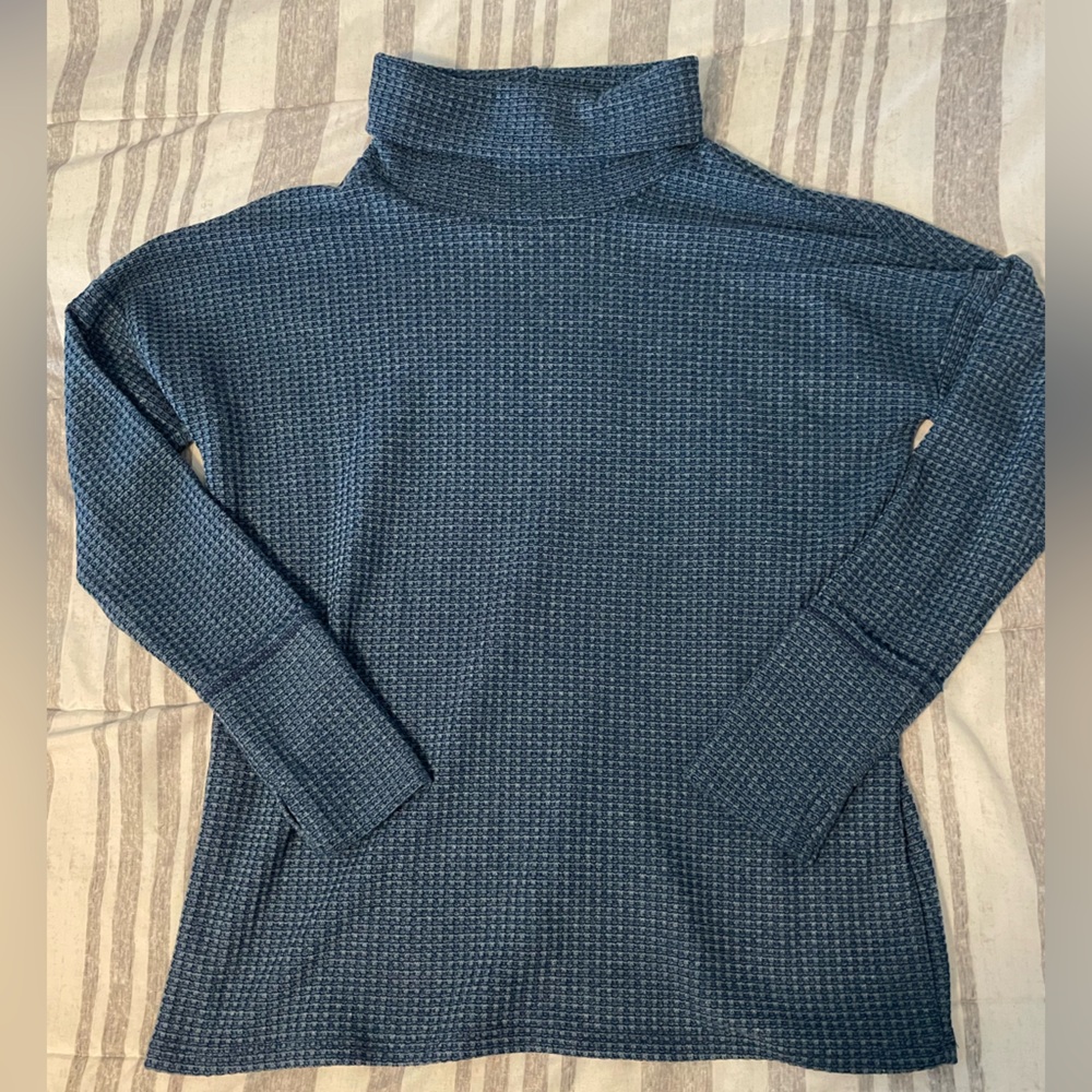Lightweight ladies M mock neck sweater